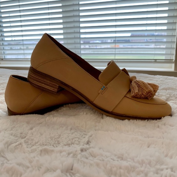 Toms Shoes - Tan Toms Loafers Size 8